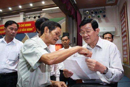 Президент Чыонг Тан Шанг встретился с избирателями 4-го района города Хошимина - ảnh 1